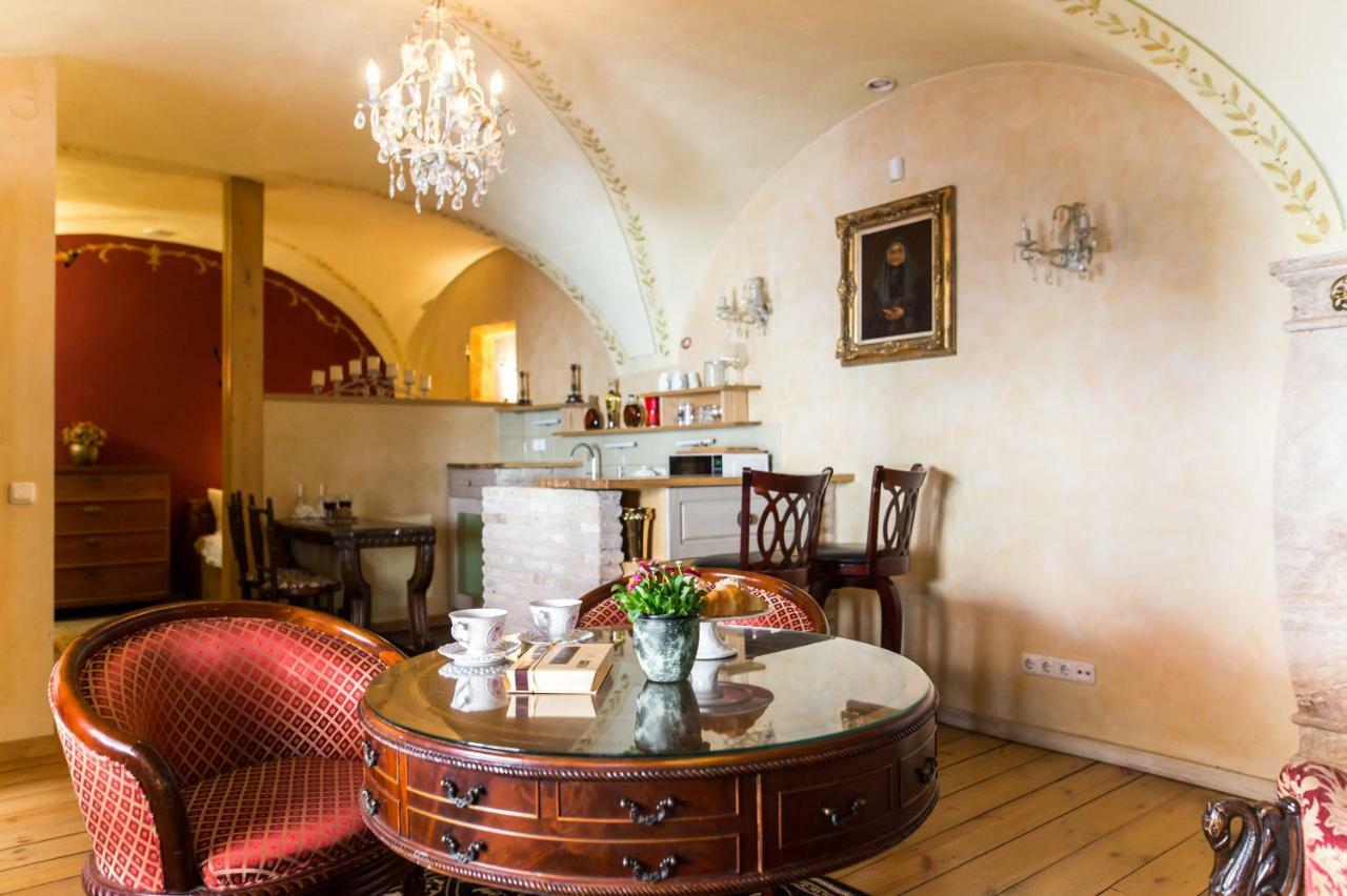 Antique Old Town Studio By Urban Rent Apartment Вилнюс Екстериор снимка
