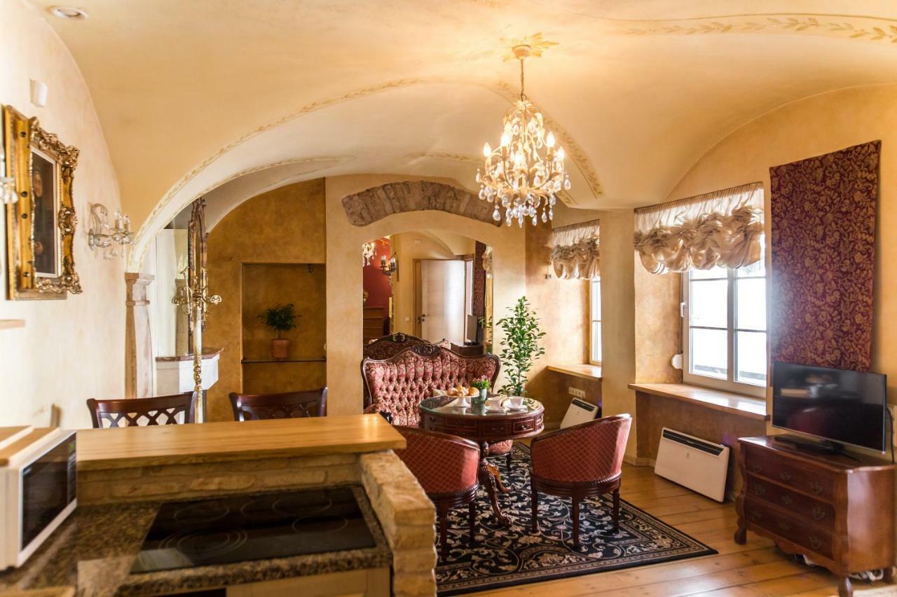 Antique Old Town Studio By Urban Rent Apartment Вилнюс Екстериор снимка