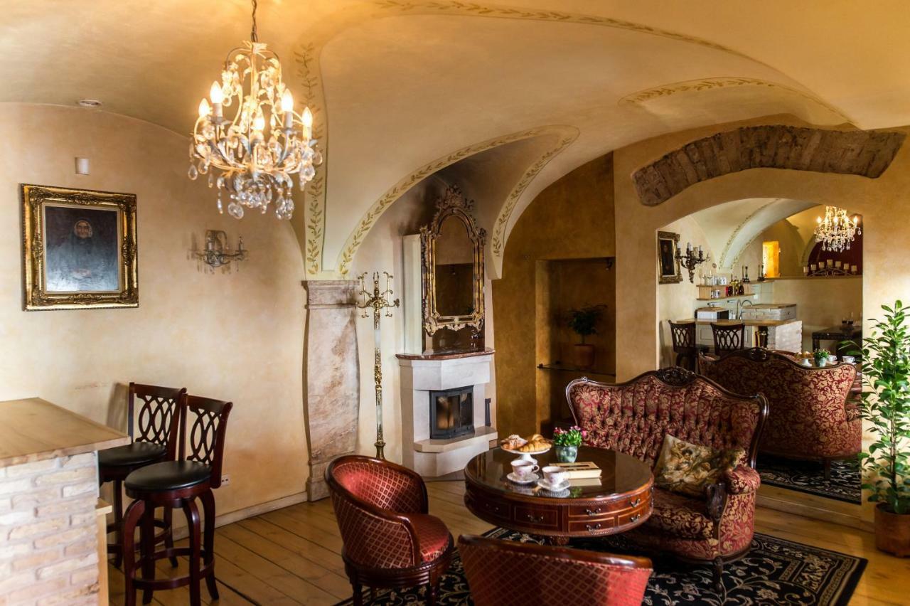 Antique Old Town Studio By Urban Rent Apartment Вилнюс Екстериор снимка