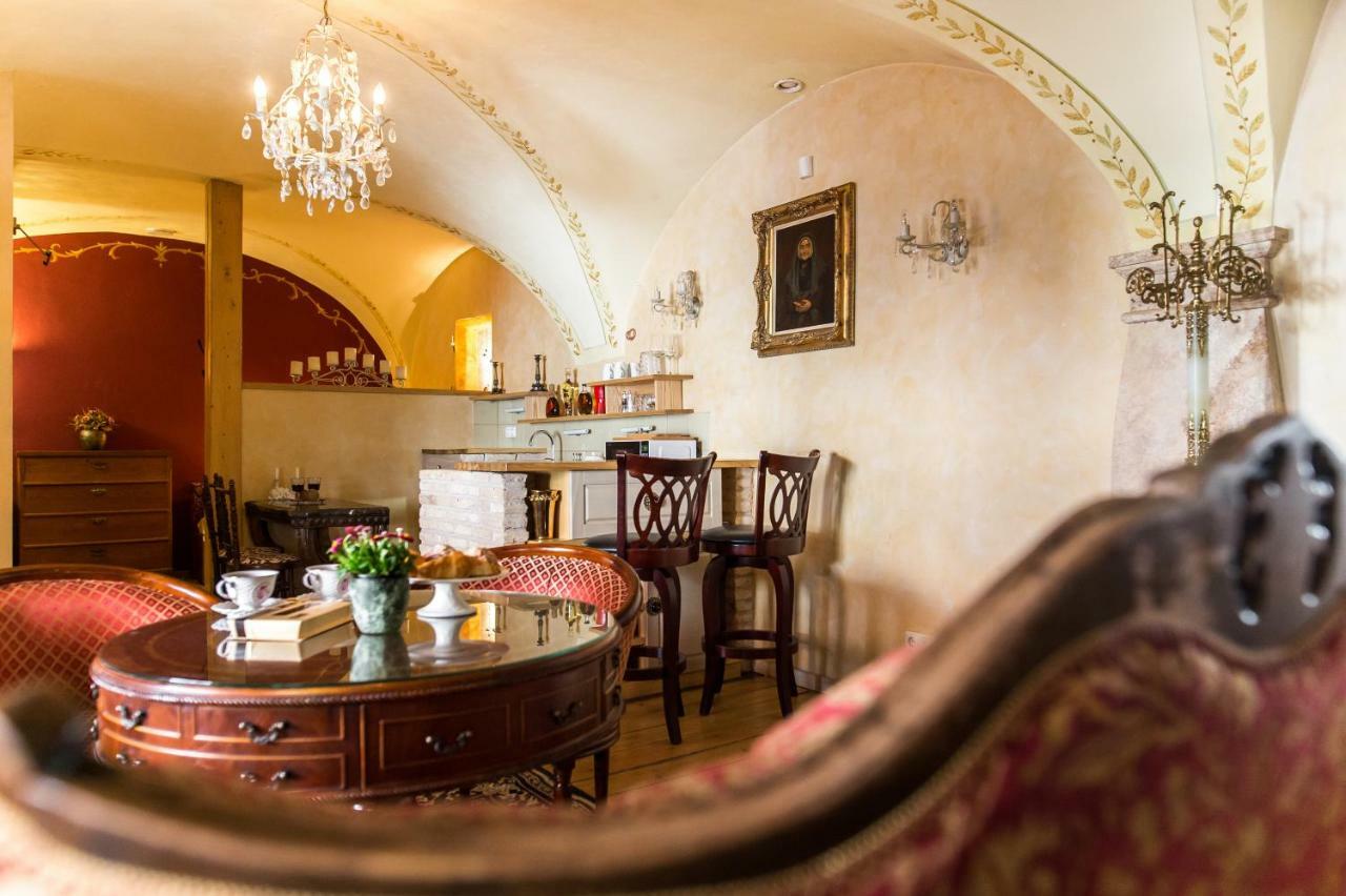 Antique Old Town Studio By Urban Rent Apartment Вилнюс Екстериор снимка